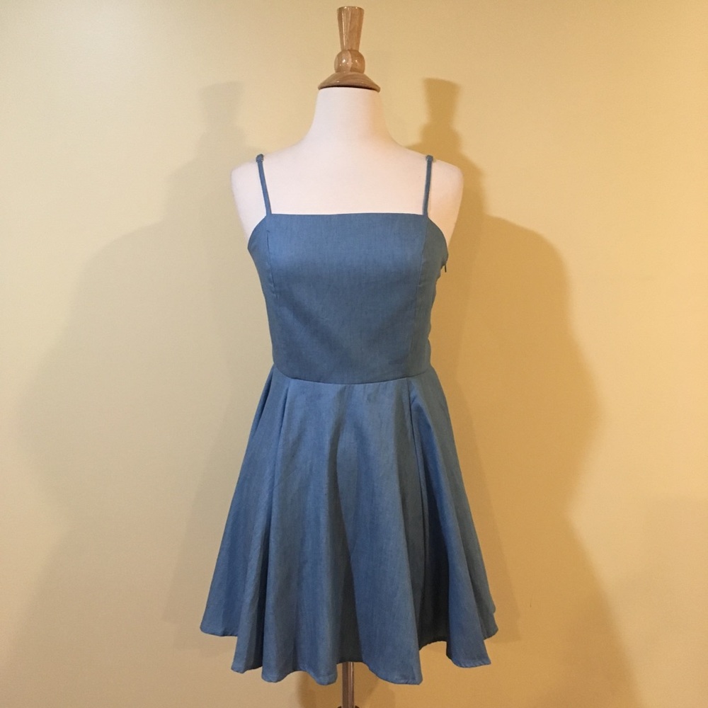 💥 SALE Backless Spaghetti Strap Chambray Dress - Picture 2 of 5